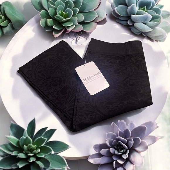 Tees by Tina Black Patterned Leggings - Picture 1 of 8